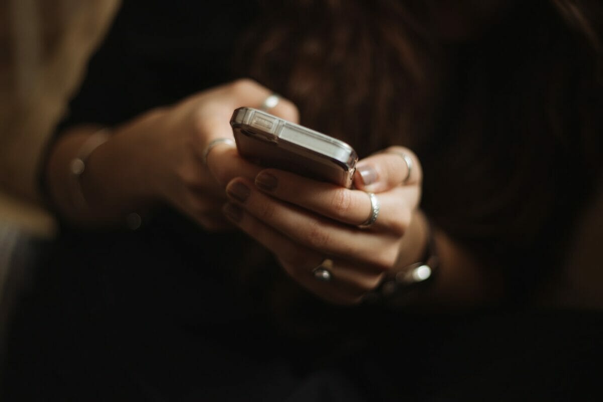 διαβασε το μηνυματα και σε αφησε στο διαβαστηκε